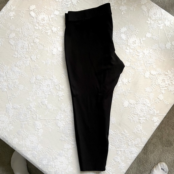 torrid Pants - Torrid Black Capri Leggings size 2